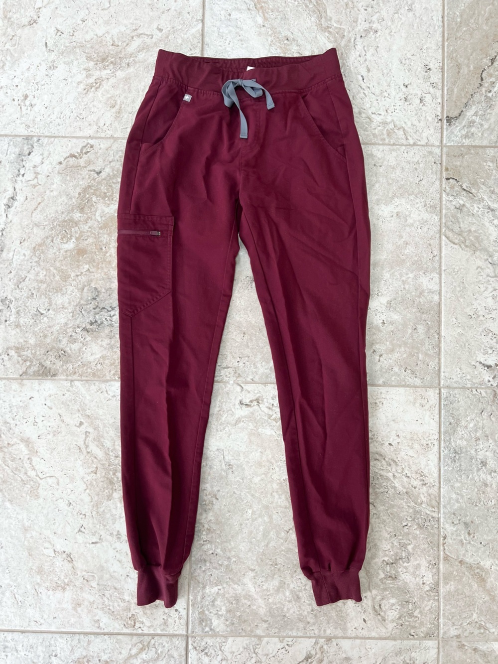 FIGS Women's Zamora Jogger Scrub Pants in Burgundy (PO #1618), size XS/T